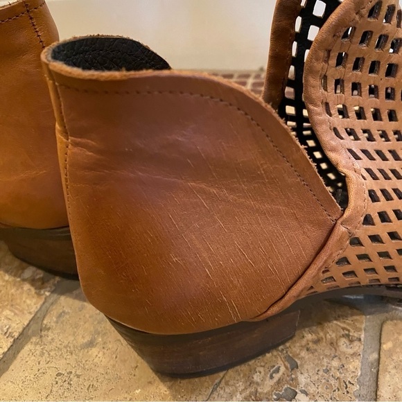 CWY Coolway Women Light Brown Leather Laser Cut Ankle Boots Size 9 - Picture 6 of 13